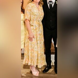 💛Entro Maxi Dress- Only worn once- Ruffle on sleeve